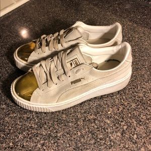 Gold toe platform pumas